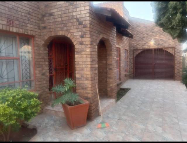 3 BEDROOM HOUSE FOR SALE IN SOSHANGUVE SOUTH